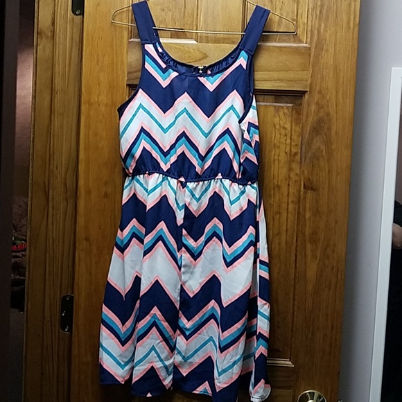 Dress - Picture 4 of 4